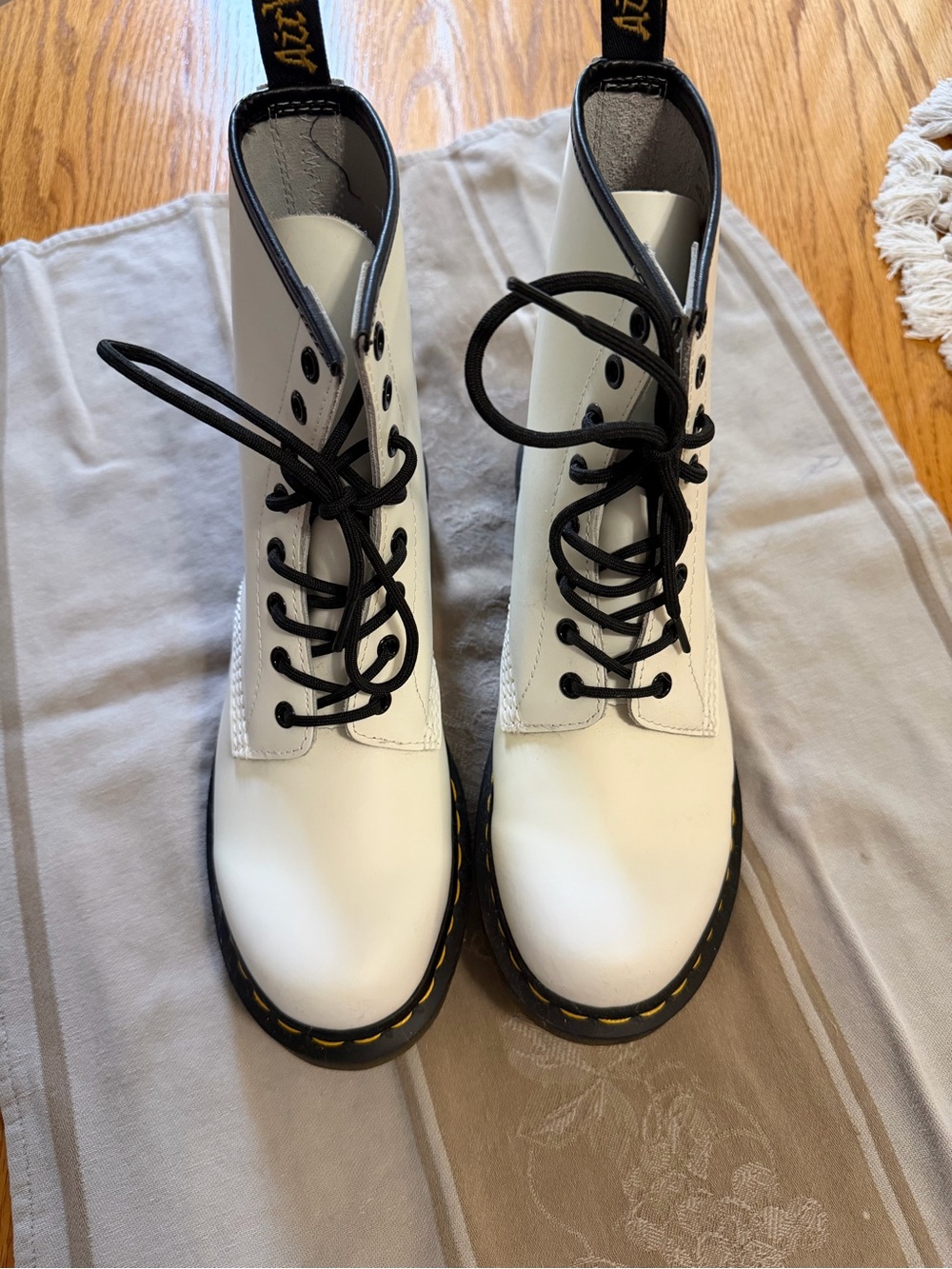 NWOT Dr. Martens size 10